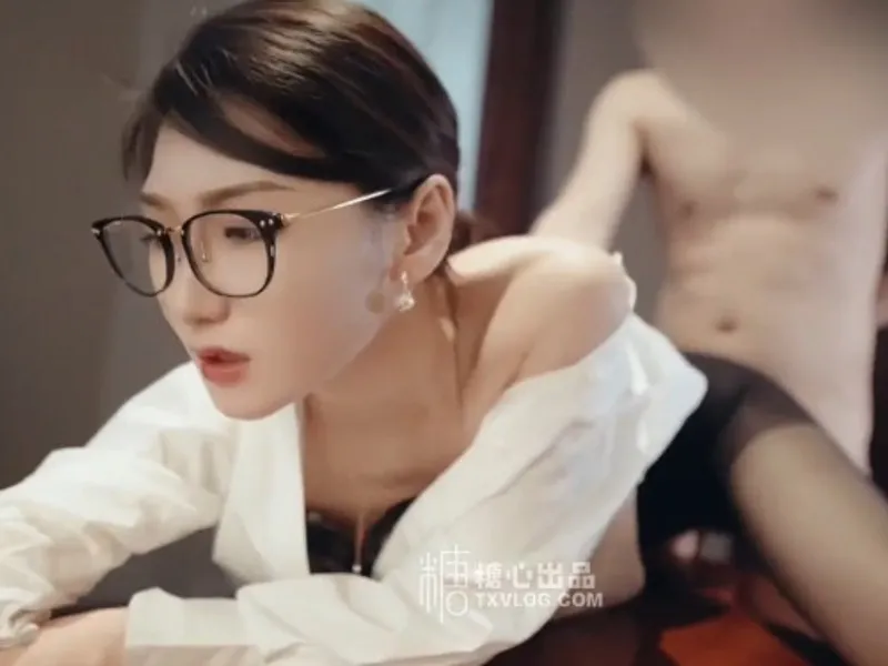 Vào phòng riêng được cấp trên nữ dam dang bú dương vật cho