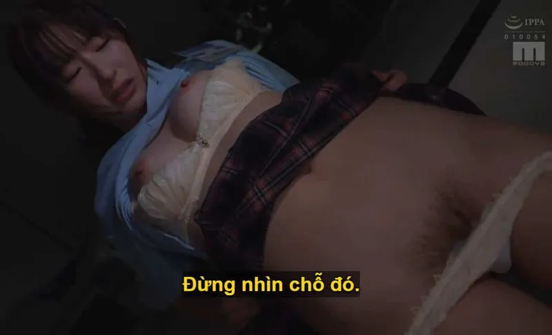 Ông sếp lập mưu xxx cô nhân viên dưới quyền kiêu kỳ lười nhác, suốt ngày chỉ chăm chăm chat chit với người yêu.