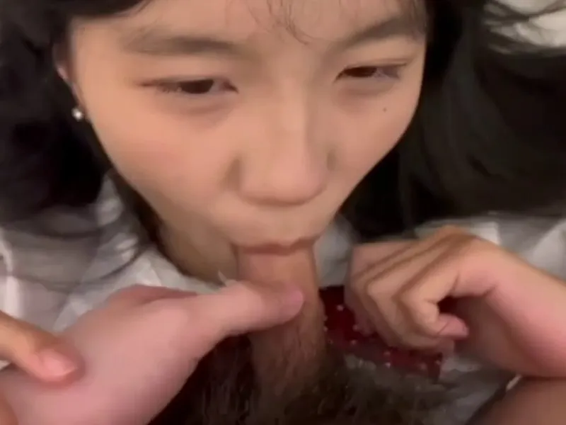 Em loli dễ thương liếm dương vật biến em thành con em đĩ nứng lồn p2